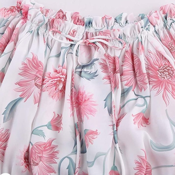 Super cute woman tops off shoulder ruffled blouse - Picture 2 of 8